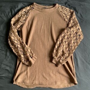 BROWN BLOUSE WITH LACE DETAIL SLEEVES SIZE M WOMENS